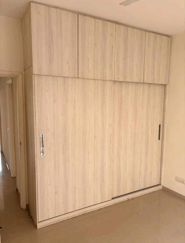 Room, emaar-mgf-emerald-hills 3 Bedroom 1800 Sq.Ft. Apartment In Sector 65 Gurgaon 9453399