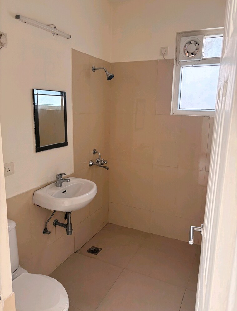 Bathroom, emaar-mgf-emerald-hills 3 Bedroom 1800 Sq.Ft. Apartment In Sector 65 Gurgaon 9453399