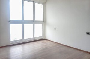 Room in 2 BHK Apartment at Omkar Alta Monte, Malad East – for Rent