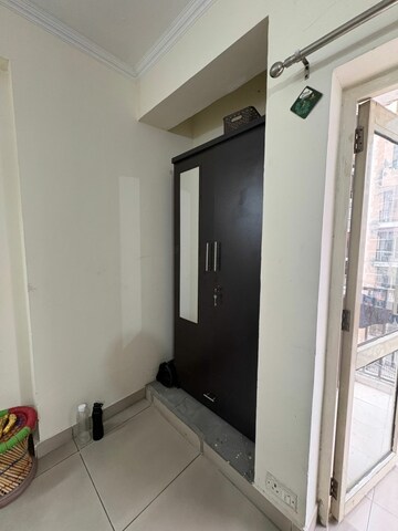 Room in 1 BHK Apartment at Panchsheel Greens, Sector 16 Greater Noida – for Rent