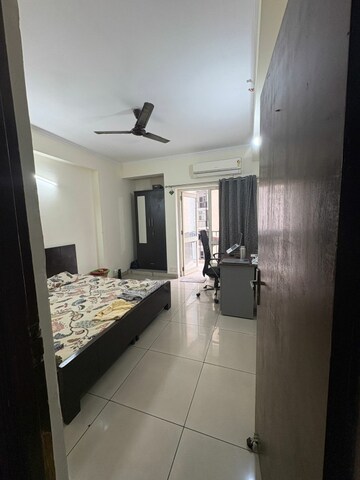 Room in 1 BHK Apartment at Panchsheel Greens, Sector 16 Greater Noida – for Rent