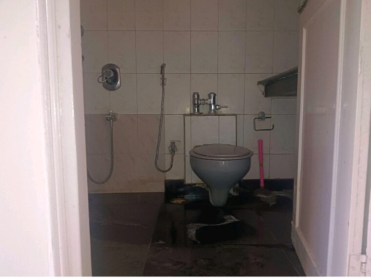 Bathroom, aster-tower 3 Bedroom 1050 Sq.Ft. Apartment In Goregaon East Mumbai 9453474