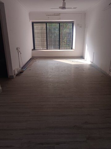 Room in 3 BHK Apartment at Aster Tower, Goregaon East – for Rent