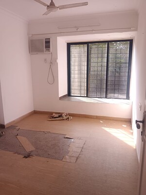 Room in 3 BHK Apartment at Aster Tower, Goregaon East – for Rent