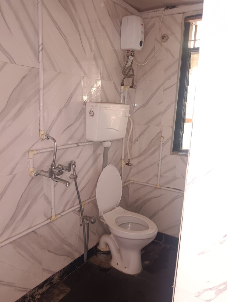 Bathroom, aster-tower 3 Bedroom 1050 Sq.Ft. Apartment In Goregaon East Mumbai 9453474