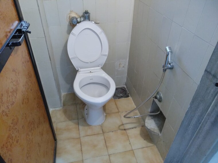 Bathroom, hiranandani-gardens-cypress 1 Bedroom 575 Sq.Ft. Apartment In Powai Mumbai 9453544