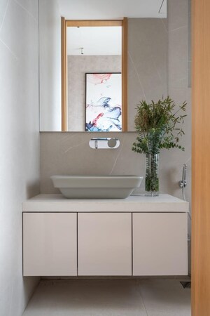 Bathroom in 4 BHK Apartment at Prabhadevi CHS, Prabhadevi – for Sale