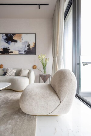 Living Room in 4 BHK Apartment at Prabhadevi CHS, Prabhadevi – for Sale