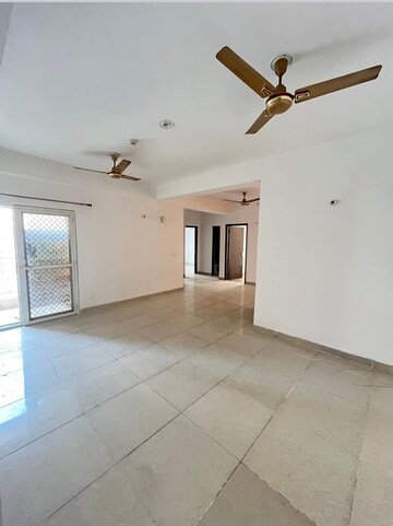 Room in 4 BHK Apartment at Ajnara Homes, Sector 16b Greater Noida – for Rent