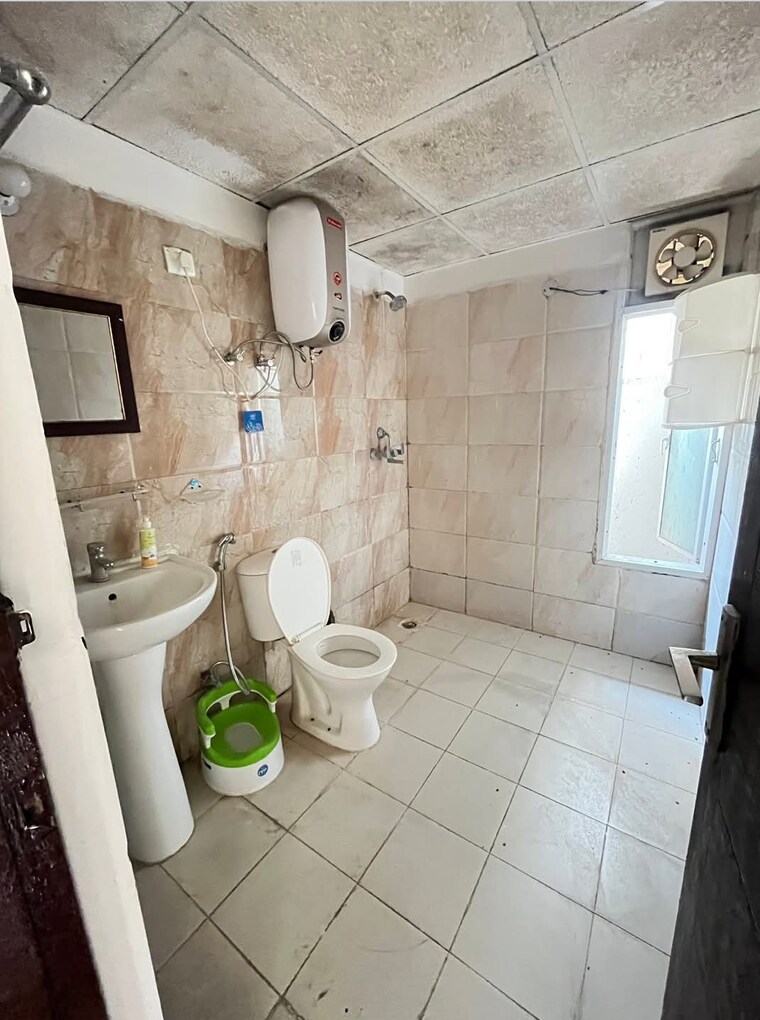 Bathroom, ajnara-homes 4 Bedroom 1960 Sq.Ft. Apartment In Sector 16b Greater Noida Greater Noida 9453634
