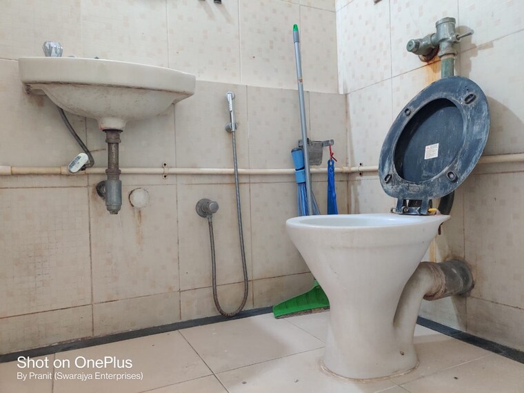 Attached Bathroom, panch-mahal 2 Bedroom 915 Sq.Ft. Apartment In Powai Mumbai 9453577