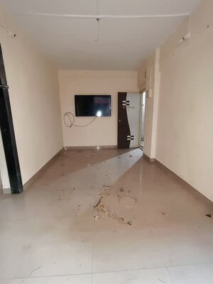 Room in 1 BHK Apartment at Raghukul Society, Kalwa – for Rent