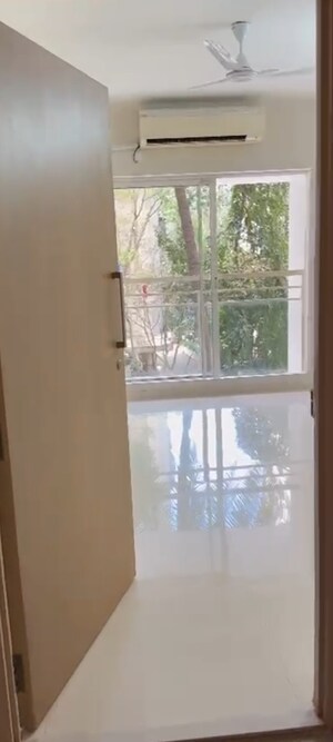 Room in 1 BHK Apartment at Sugee Atharva, Prabhadevi – for Rent