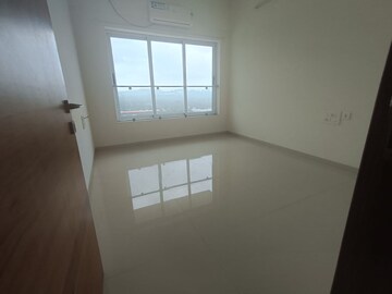 Room in 2 BHK Apartment at Romell Aether, Goregaon East – for Rent