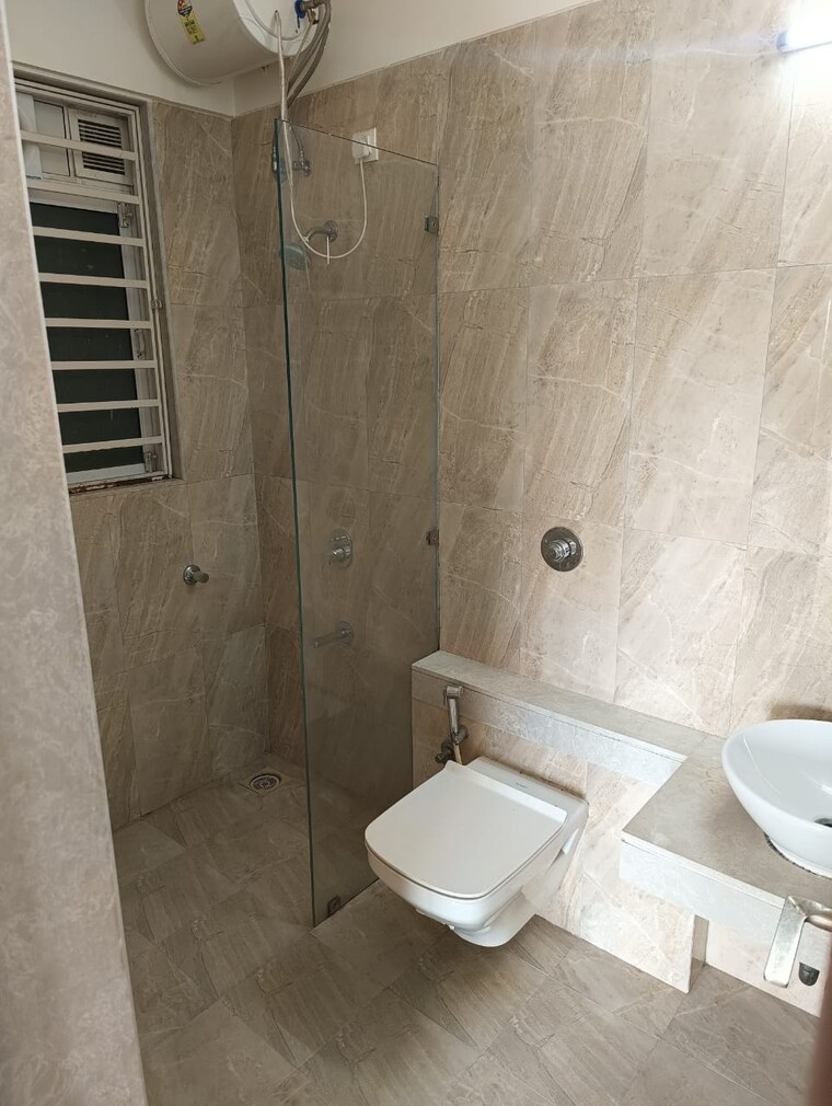 Bathroom, romell-aether 2 Bedroom 710 Sq.Ft. Apartment In Goregaon East Mumbai 9453869
