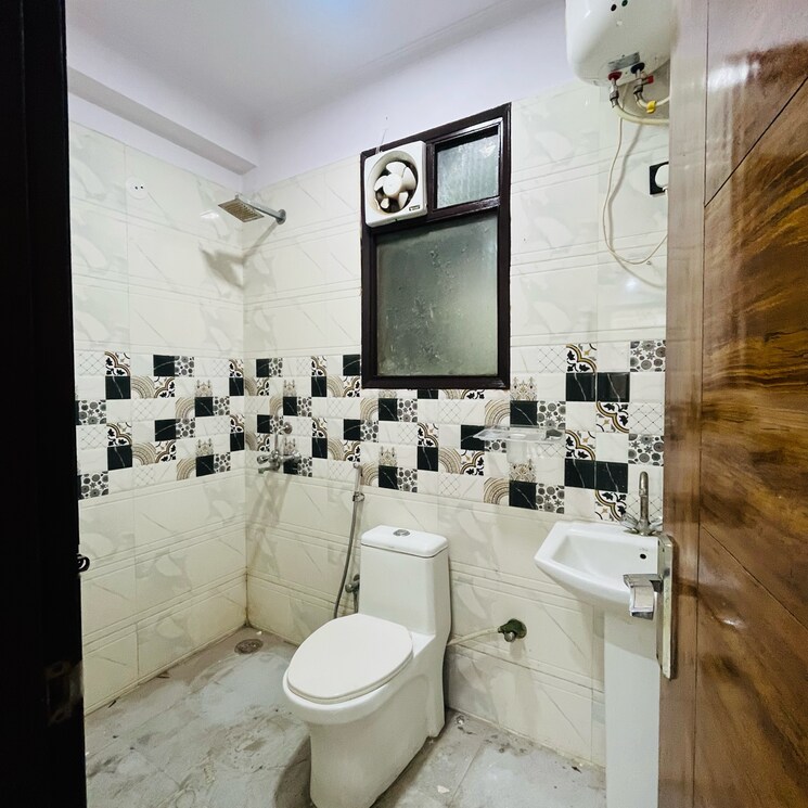 Bathroom, chattarpur 3 Bedroom 1200 Sq.Ft. Builder Floor In Chattarpur Delhi 9454008