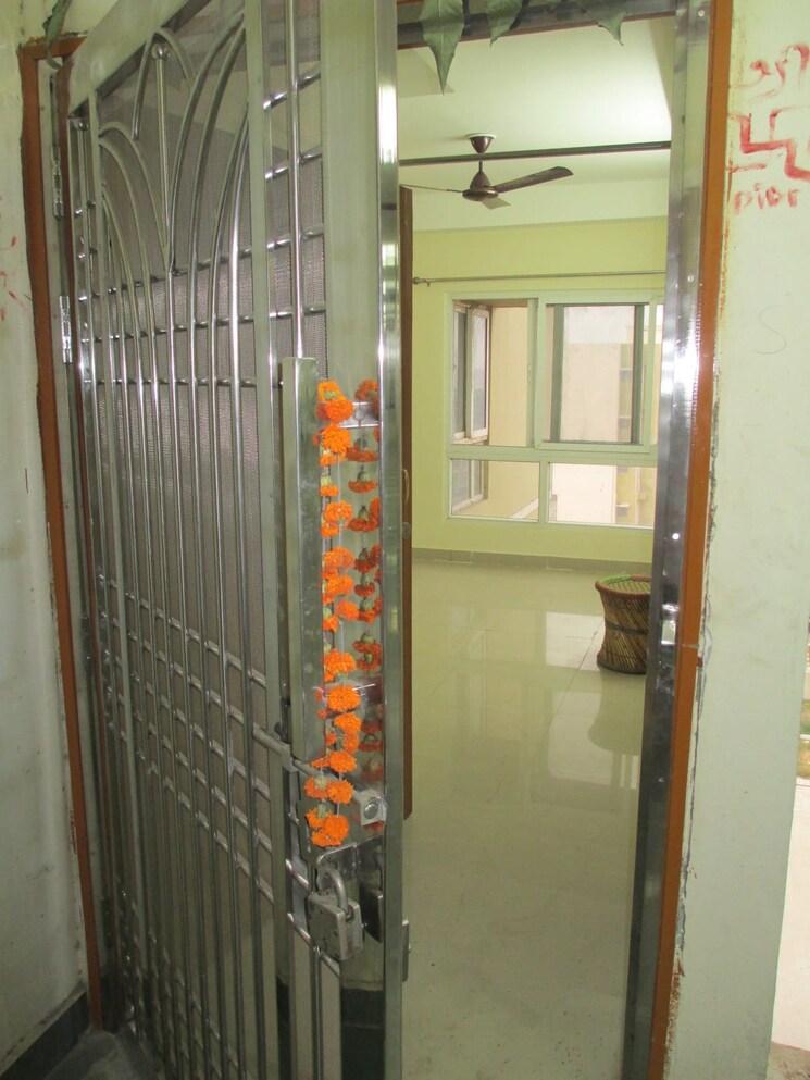 Room, upavp-ganga-yamuna-and-hindon-enclave 2 Bedroom 1100 Sq.Ft. Apartment In Pratap Vihar Ghaziabad 9454046