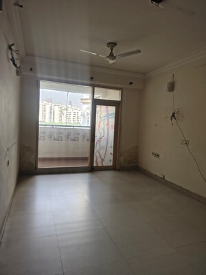 Room in 4 BHK Apartment at Ramprastha Coral Heights, Ramprastha Greens – for Rent
