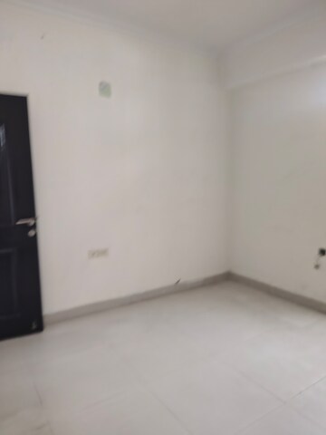 Room in 4 BHK Apartment at Ramprastha Coral Heights, Ramprastha Greens – for Rent