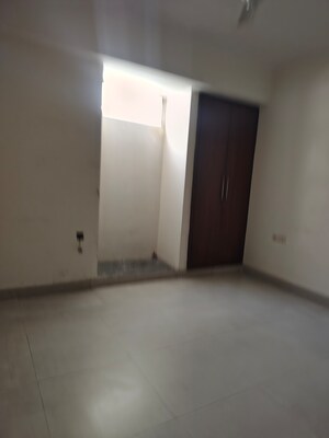 Room in 4 BHK Apartment at Ramprastha Coral Heights, Ramprastha Greens – for Rent