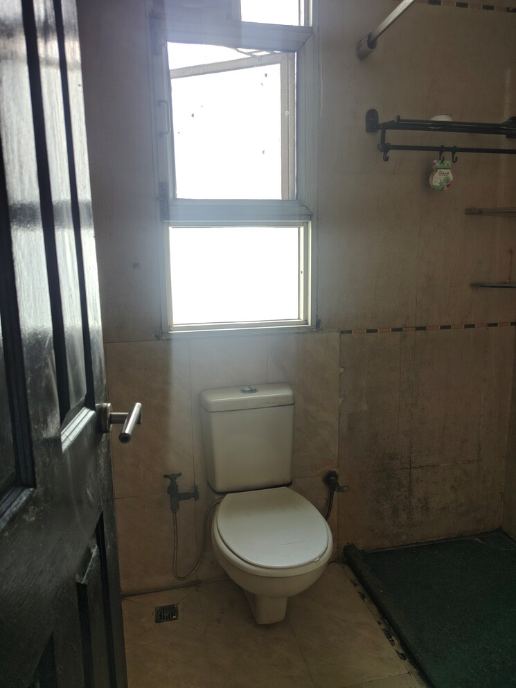 Bathroom, ramprastha-coral-heights 4 Bedroom 2200 Sq.Ft. Apartment In Ramprastha Greens Ghaziabad 9454062