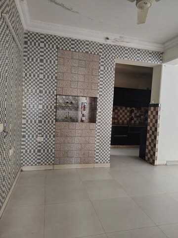 Room in 4 BHK Apartment at Ramprastha Coral Heights, Ramprastha Greens – for Rent