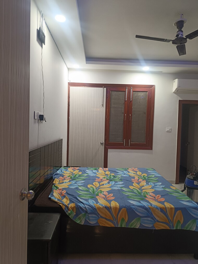 Bedroom, sector 19 2 Bedroom 170 Sq.Mt. Villa In Sector 19 Noida 9454064