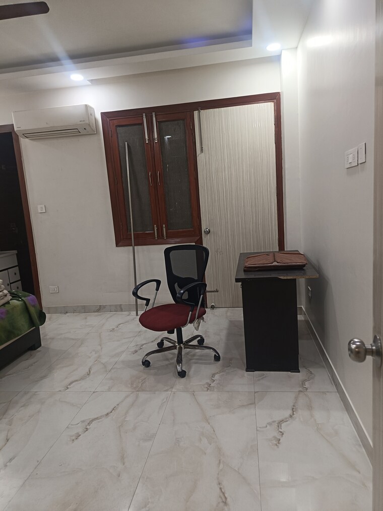 Team Area, sector 19 2 Bedroom 167 Sq.Mt. Independent House In Sector 19 Noida 9454077