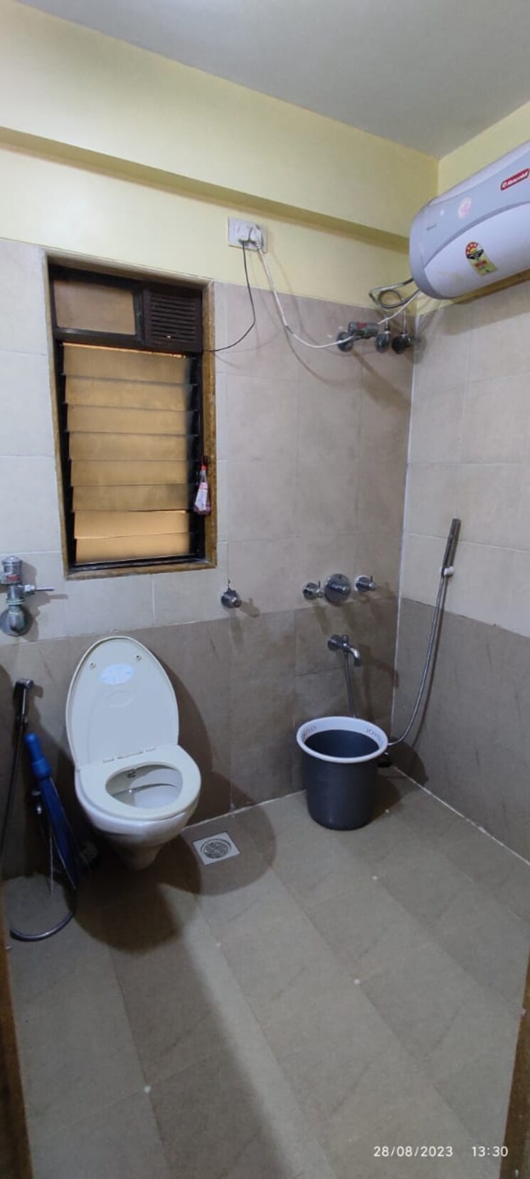 Bathroom, lodha-paradise 3 Bedroom 1000 Sq.Ft. Apartment In Majiwada Thane 9454079