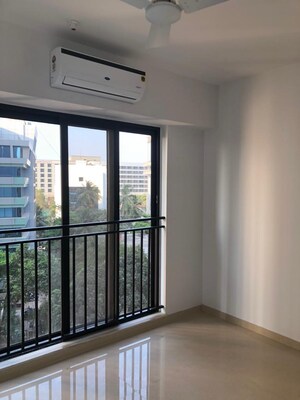 Room in 2 BHK Apartment at Kalpataru Primus Residence, Santacruz East – for Rent