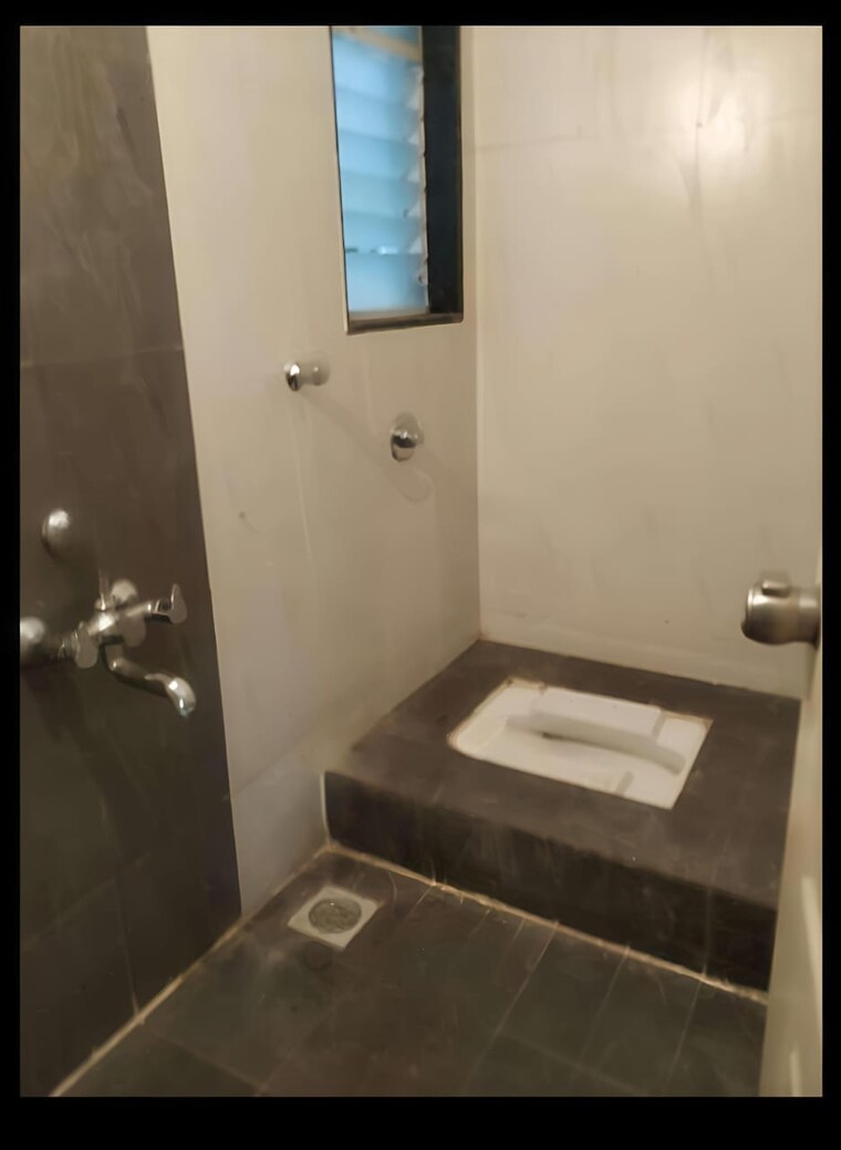 Bathroom, shreeyash-shree-woods 2 Bedroom 1010 Sq.Ft. Apartment In Dhanori Pune 9454164