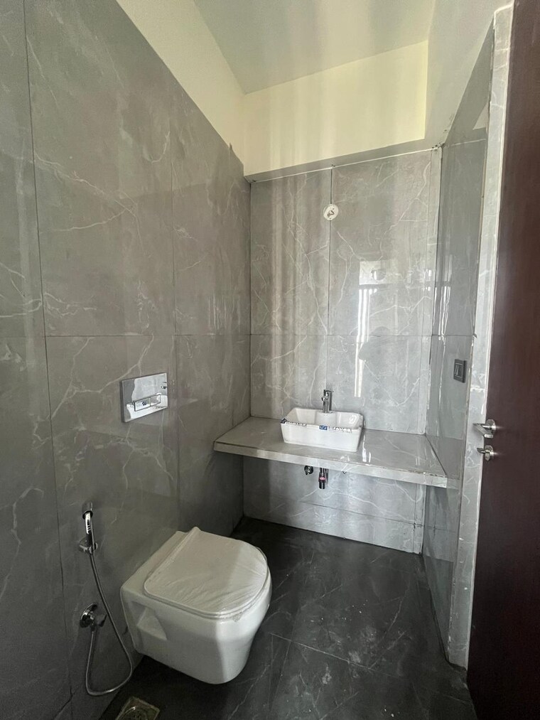 Bathroom, ruparel-palacio-phase-1 3 Bedroom 935 Sq.Ft. Apartment In Kandivali West Mumbai 9454185