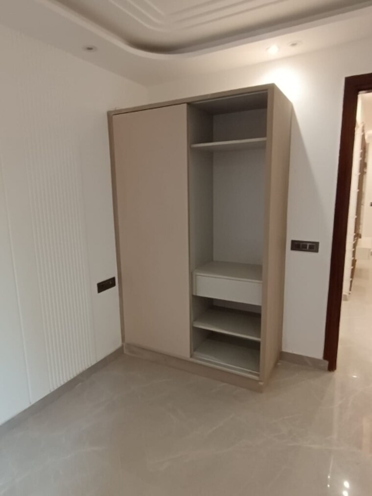 Room, igi airport area 3 Bedroom 1000 Sq.Ft. Apartment In Igi Airport Area Delhi 9454172