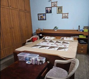 Room in 6+ BHK Villa at Aliganj – for Sale