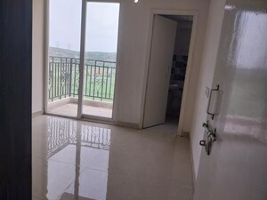 Room in 3 BHK Apartment at Signature Global Golf Greens, Sector 79 – for Rent