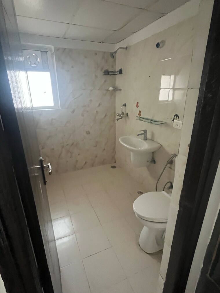 Bathroom, fusion-homes 2.5 Bedroom 1155 Sq.Ft. Apartment In Tech Zone Greater Noida Greater Noida 9454213