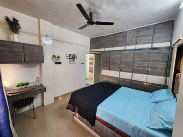 Bedroom in 2 BHK Apartment at Santacruz West – for Rent