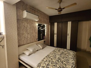 Bedroom in 2 BHK Apartment at Santacruz West – for Rent