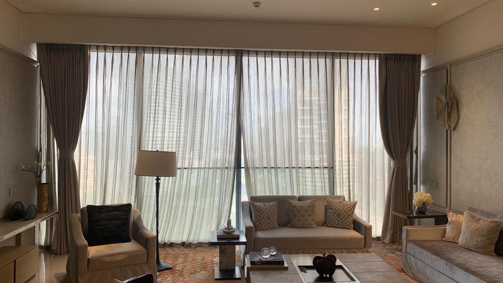 5 BHK + Study Room Apartment For Sale in Rustomjee Crown