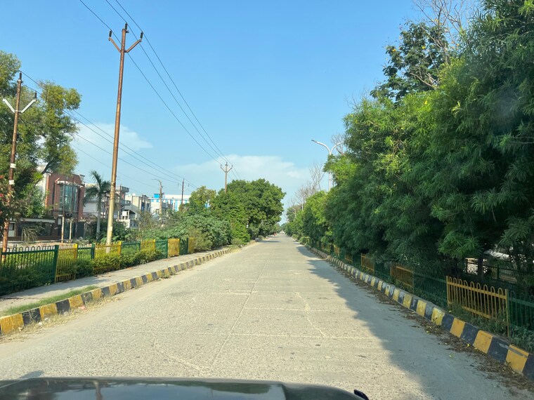 Garden, tronica city  100 Sq.Yd. Plot In Tronica City Ghaziabad 9454270