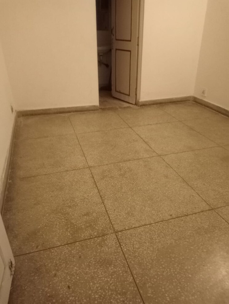 Room, mayur vihar 1.5 Bedroom 775 Sq.Ft. Apartment In Mayur Vihar Delhi 9454277