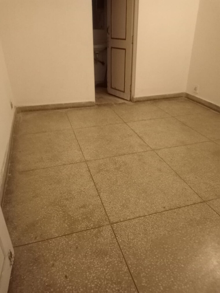 Room, mayur vihar 1.5 Bedroom 775 Sq.Ft. Apartment In Mayur Vihar Delhi 9454277