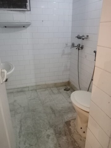 Bathroom in 1.5 BHK Apartment at Mayur Vihar – for Rent