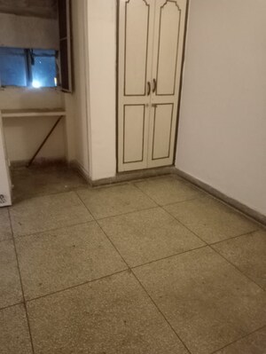 Room in 1.5 BHK Apartment at Mayur Vihar – for Rent