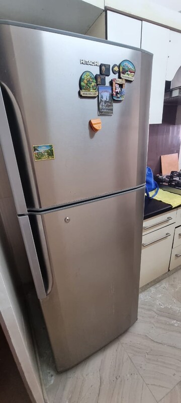 Furnished Amenities in 2.5 BHK Apartment at Mayur Vihar Phase 1 Extension – for Rent