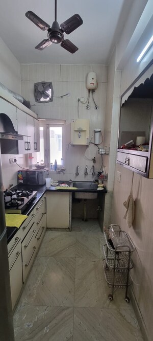 Kitchen in 2.5 BHK Apartment at Mayur Vihar Phase 1 Extension – for Rent