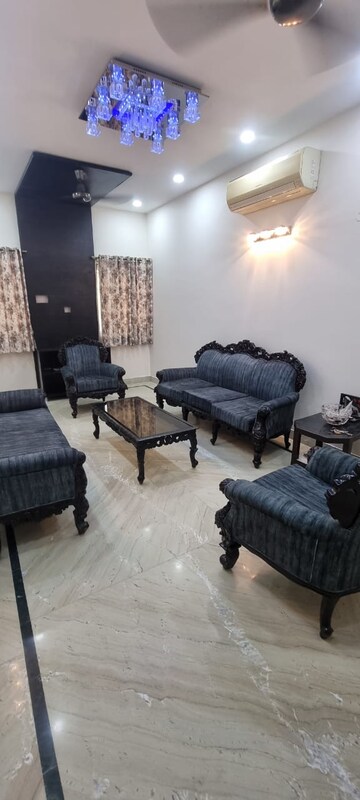 Living Room in 2.5 BHK Apartment at Mayur Vihar Phase 1 Extension – for Rent