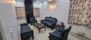 Living Room in 2.5 BHK Apartment at Mayur Vihar Phase 1 Extension – for Rent