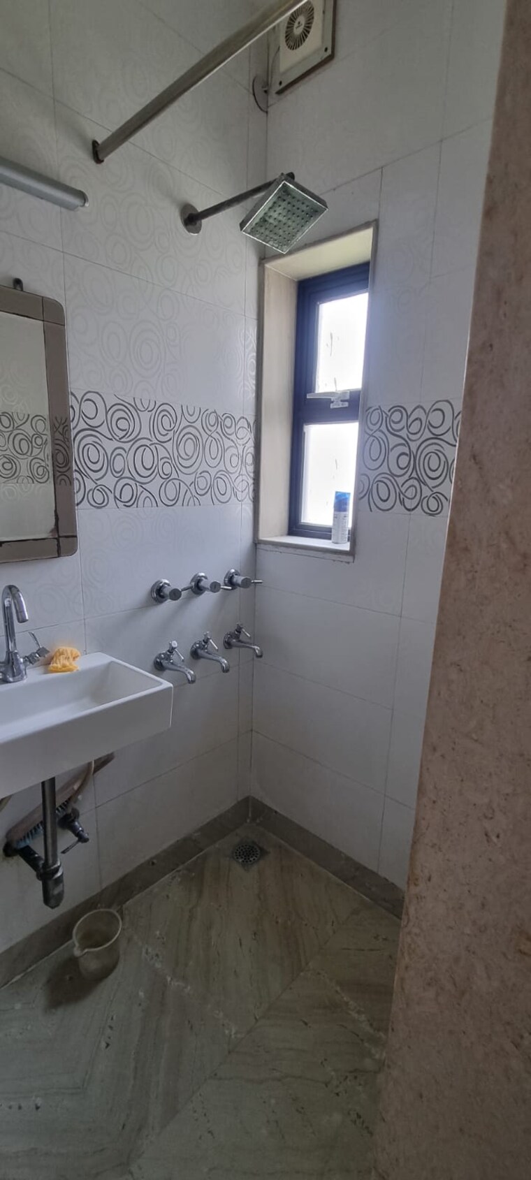 Bathroom, mayur vihar phase 1 extension 2.5 Bedroom 1250 Sq.Ft. Apartment In Mayur Vihar Phase 1 Extension Delhi 9454282