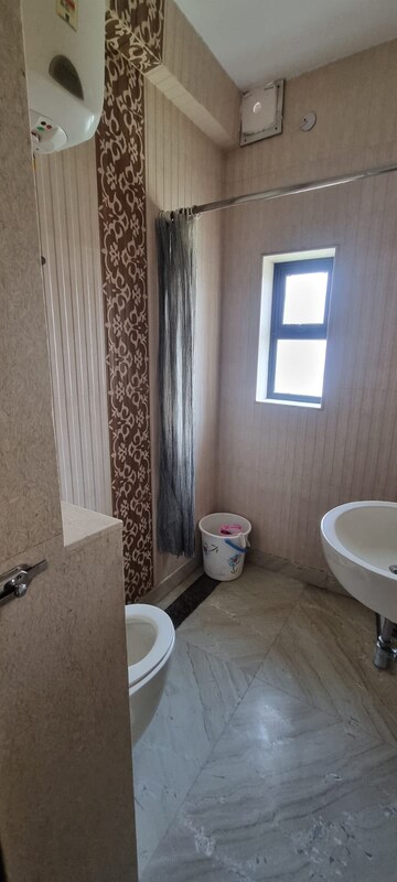 Bathroom in 2.5 BHK Apartment at Mayur Vihar Phase 1 Extension – for Rent